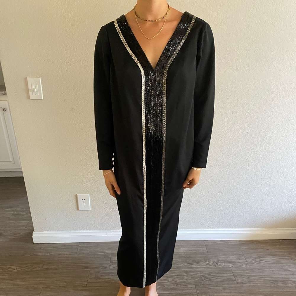 Elegant Black Long Sleeve Nightgown